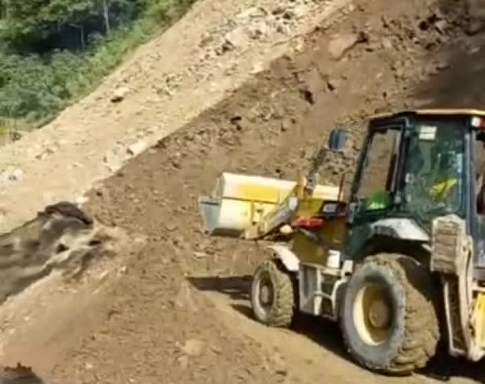Trabajos en la vía Aranzazu-Salamina. 