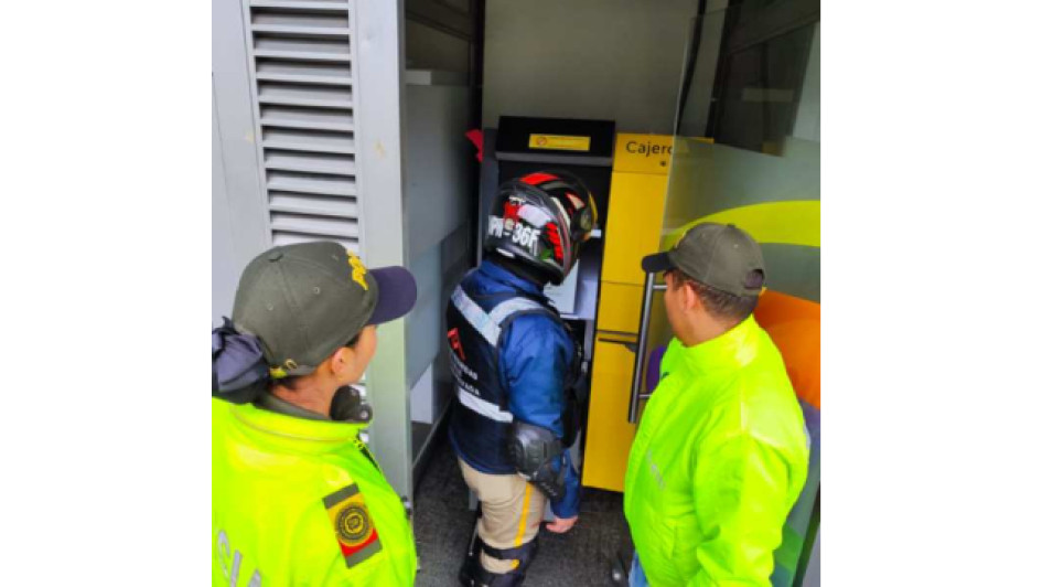 Campañas de la Policía para evitar robos en los cajeros.
