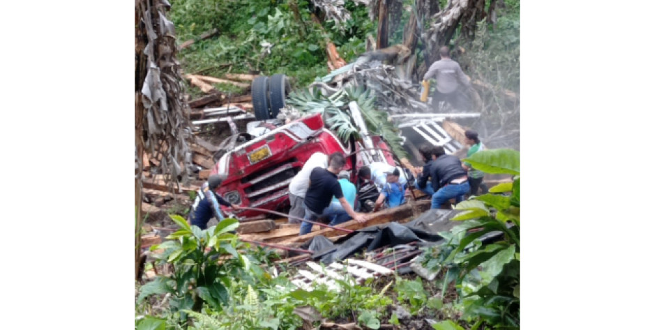 El siniestro ocurrió a eso de las 5:00 p.m. del martes. Organismos de socorro atendieron a los heridos.