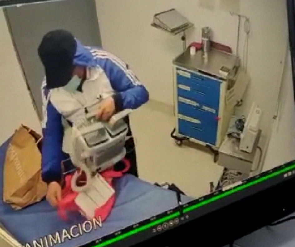 Las cámaras siguieron los pasos del presunto ladrón.