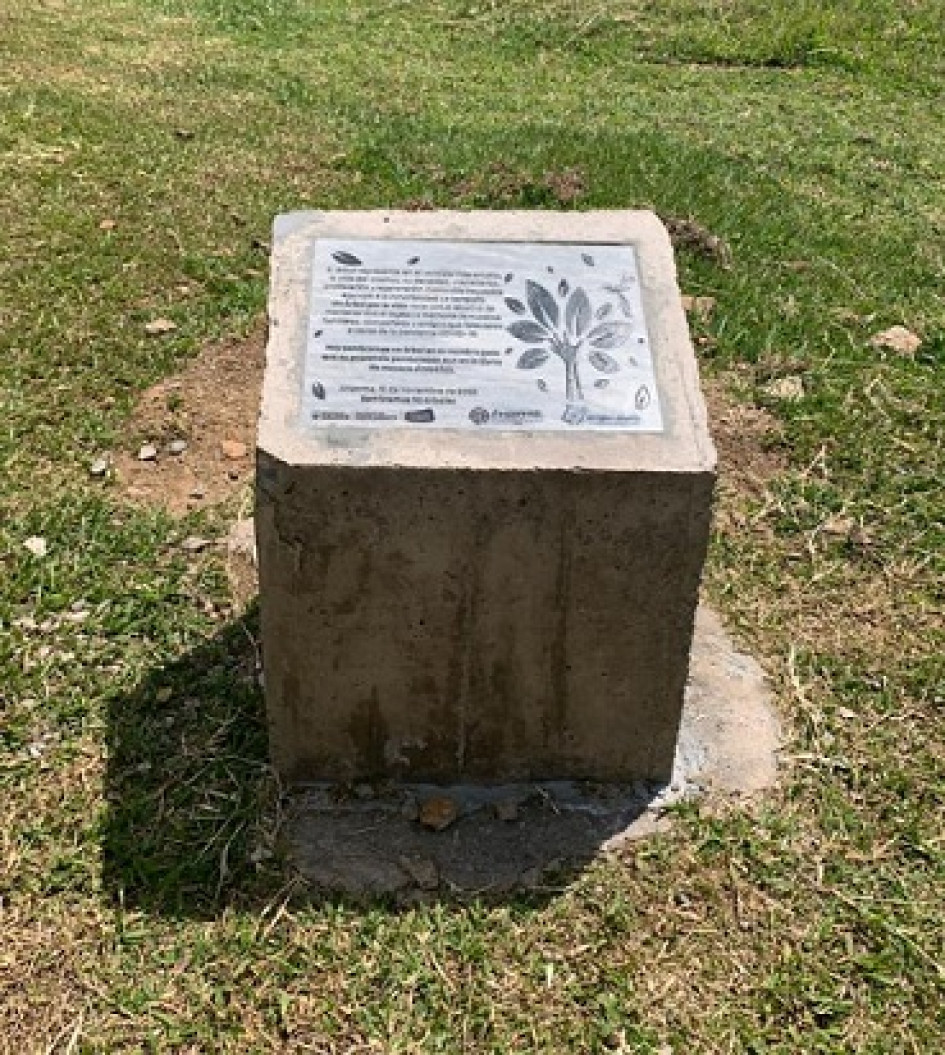 En Anserma colocaron una placa conmemorativa homenajearon a los ciudadanos fallecidos durante la pandemia de la covid-19 en el municipio.