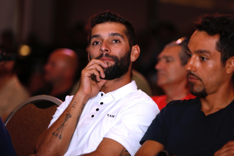 El esprinter antioqueño Fernando Gaviria (izquierda) fue presentado como la gran estrella del Movistar Team para la temporada del 2023.