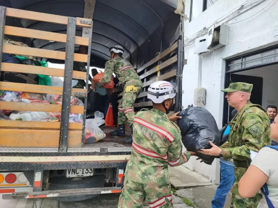 Llevan 9 toneladas de ayudas a afectados por derrumbe en Cauca