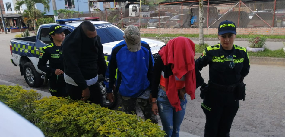 La Policía sorprendió a los capturados con los elementos hurtados y las herramientas utilizadas para cometer el delito.