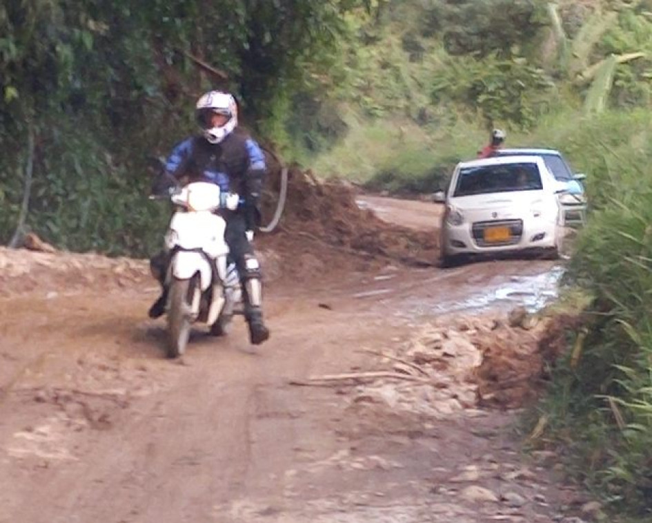 Así se encuentra un tramo de la vía Aranzazu-Salamina, los conductores deben estar atentos también a los derrumbes.