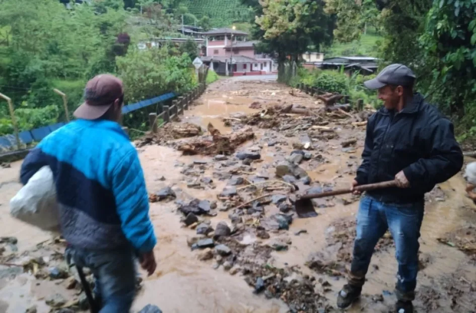Esta es una parte de la emergencia en la vereda la honda, entre Aranzazu y Neira. 