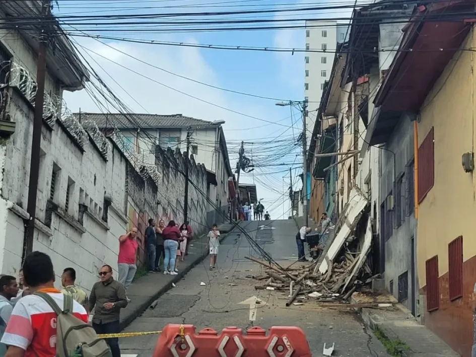 Se cayó fachada de vivienda que había sido reportada por riesgo estructural en San Joaquín
