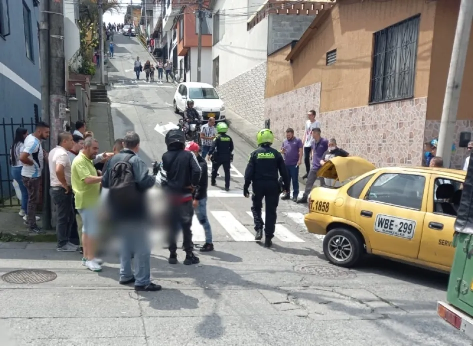 Esta es la esquina en la que se presentó el accidente entre el motociclista y el taxista. 
