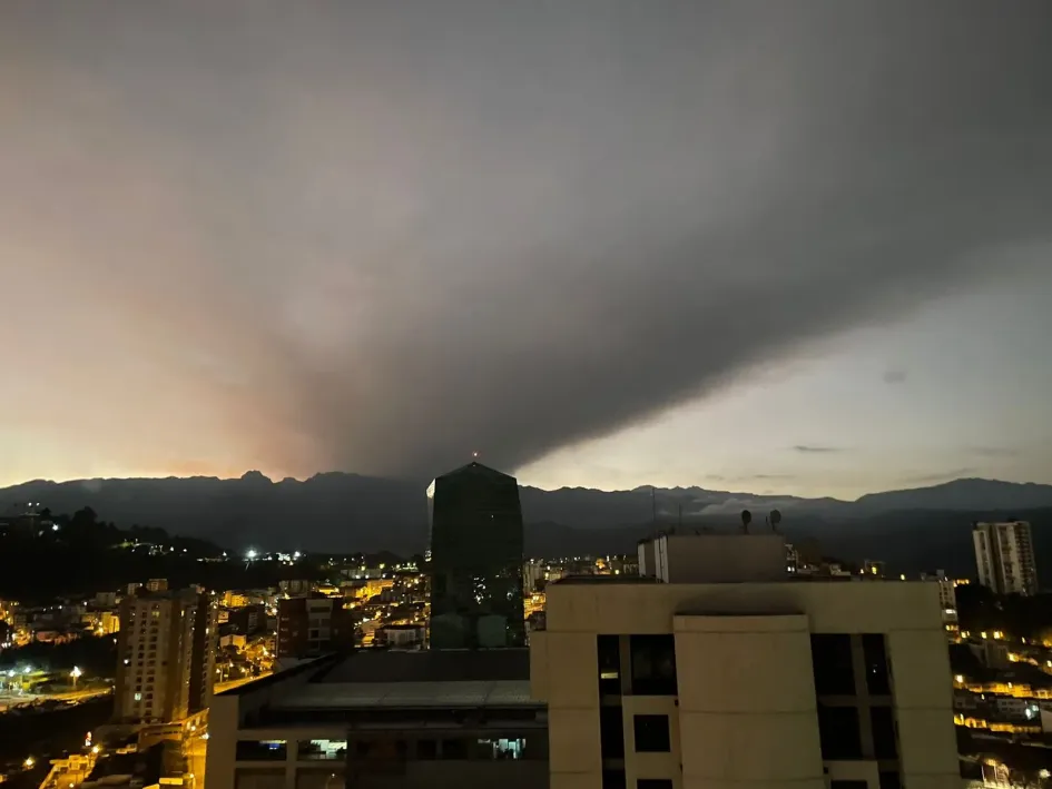 Vientos provocan removilización de ceniza depositada en el Volcán Nevado del Ruiz