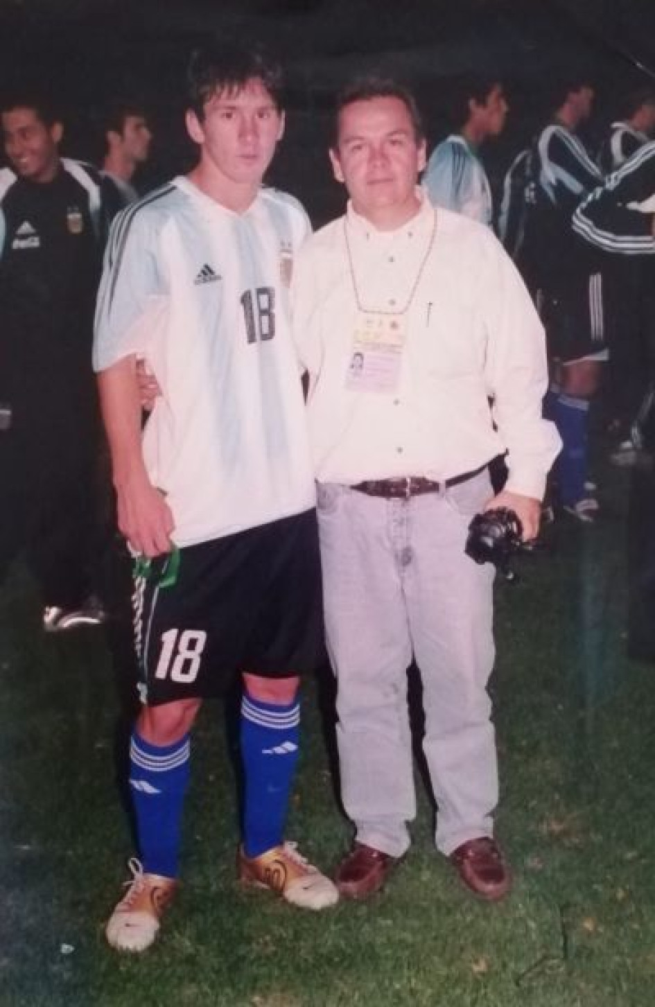 Lionel Messi con Martín Alonso Henao.