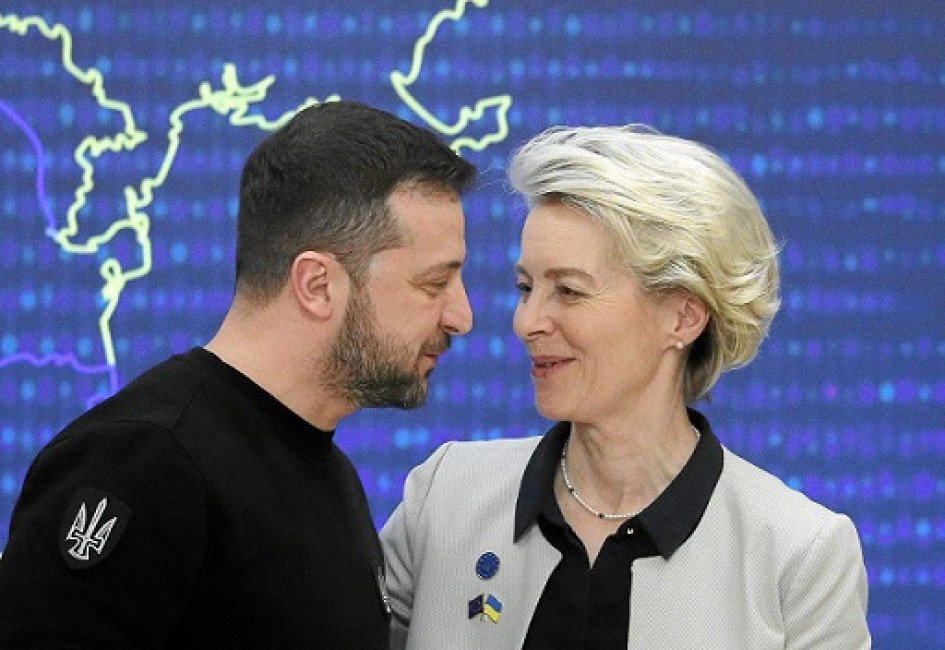 Foto | EFE | LA PATRIA  El presidente de Ucrania, Volodímir Zelensky, y la presidenta de la Comisión Europea, Ursula von der Leyen, durante la cumbre en Kiev.