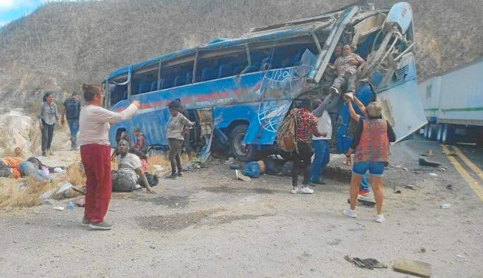 Reproducción | LA PATRIA  Viajar de incógnito y sin documentos de entrada al país es una de las formas más peligrosas que usan los migrantes para cruzar clandestinamente México, rumbo a Estados Unidos.