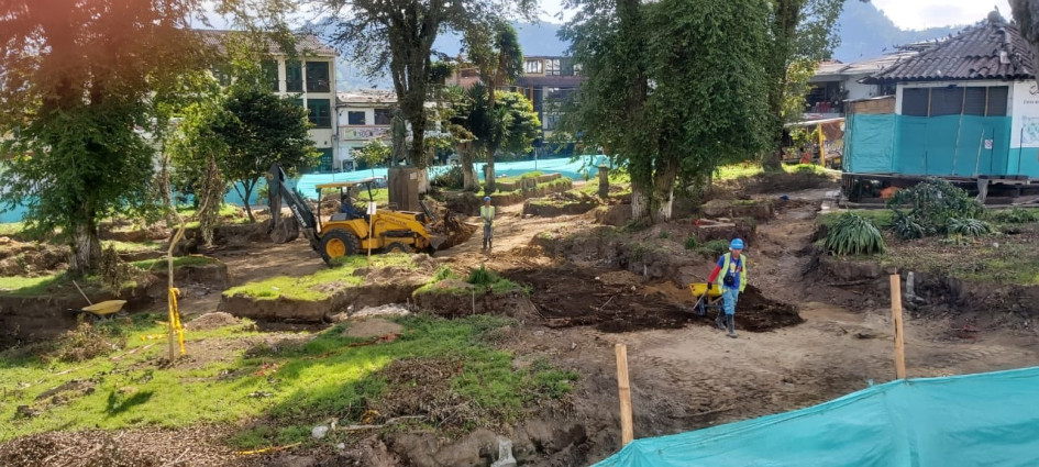Desde principios de año avanzan las obras en el parque de Bolívar.