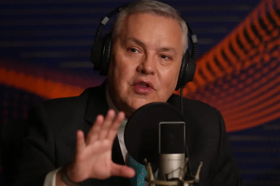 Néstor Osuna, ministro de Justicia. 