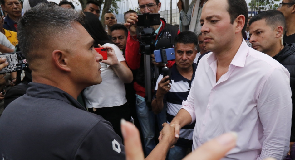 El alcalde, Carlos Mario Marín, conversó con los manifestantes y llegó a algunos pactos. No obstante, también tuvo algunas discusiones.