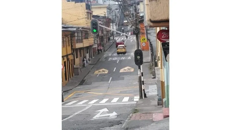 Semáforo averiado en el barrio San Joaquín, para el que piden pronta reparación.