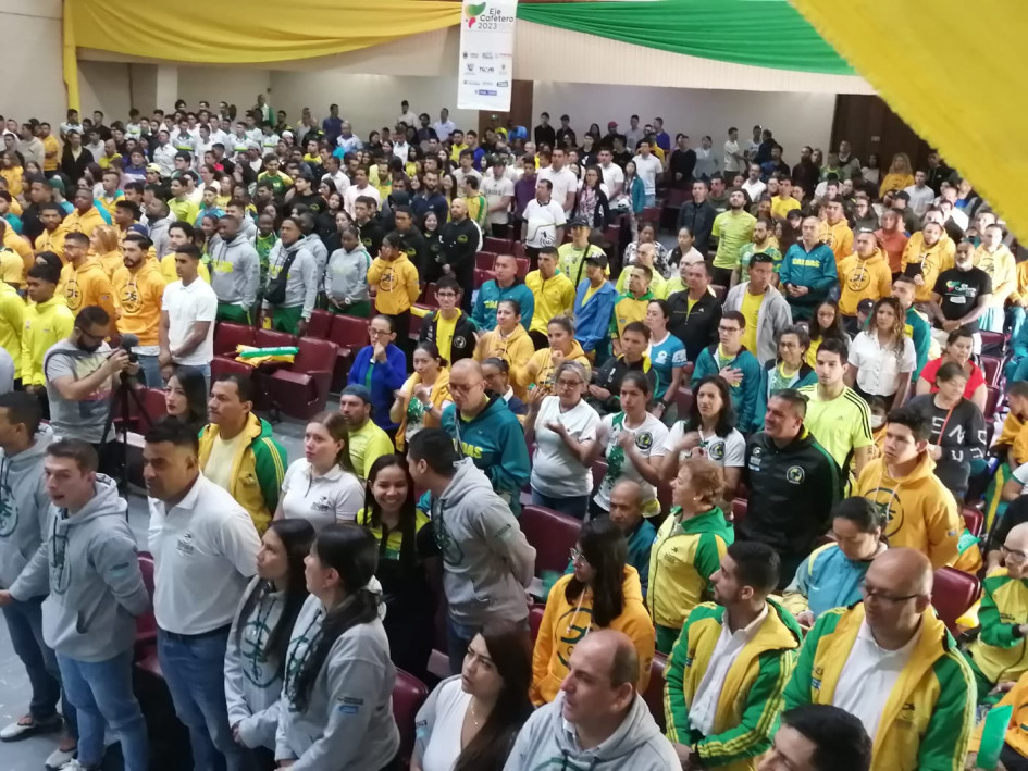 El Teatro 8 de Junio, lleno con las delegaciones de las disciplinas que participarán en las justas nacionales.