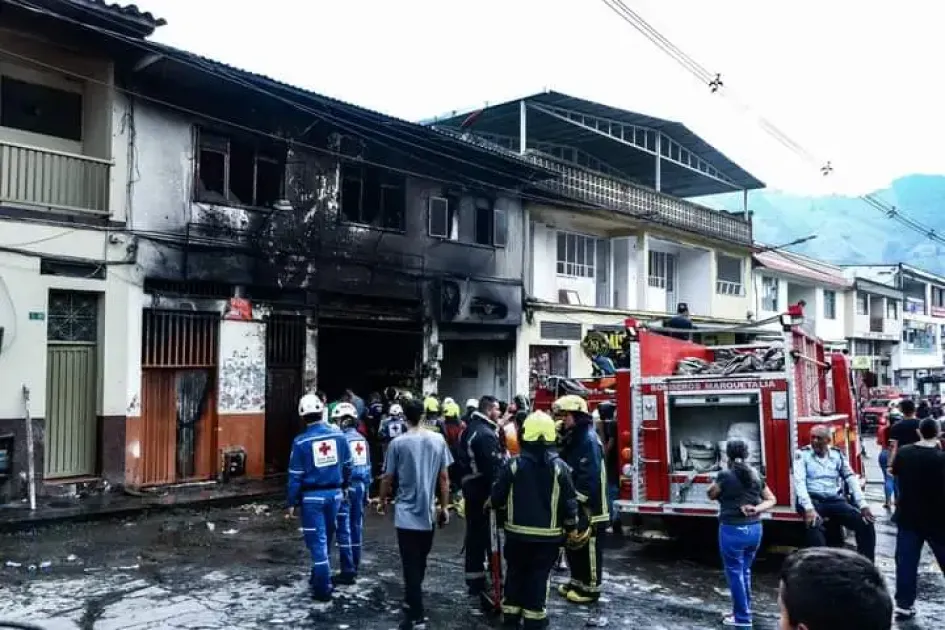 Así quedaron las casas y locales de Manzanares tras el incendio. 