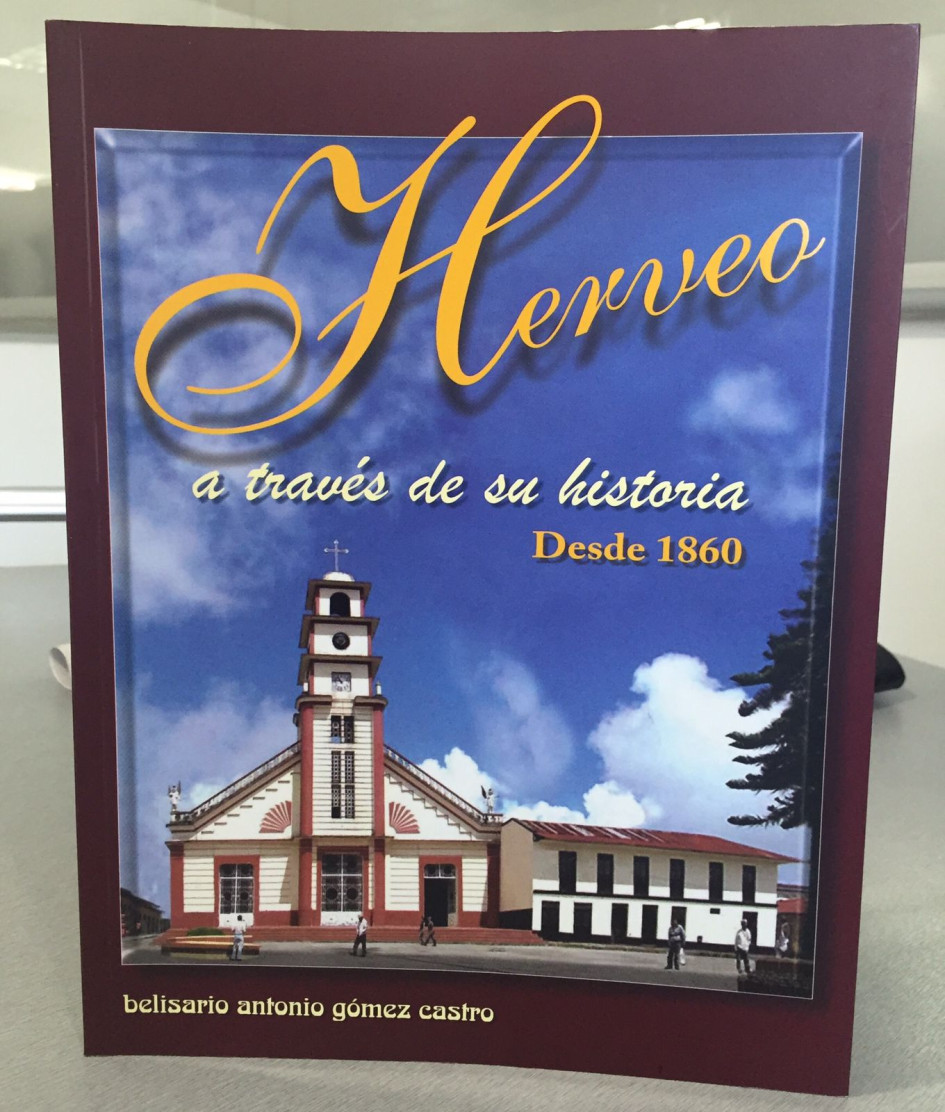 La obra está dividida en siete partes que incluyen manuscritos antiguos, anécdotas personales del escritor y una galería de imágenes al final del texto 