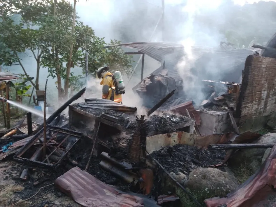 Las llamas no alcanzaron a llegar hasta el sitio donde encontraron el cuerpo de Onésimo Castrillón.