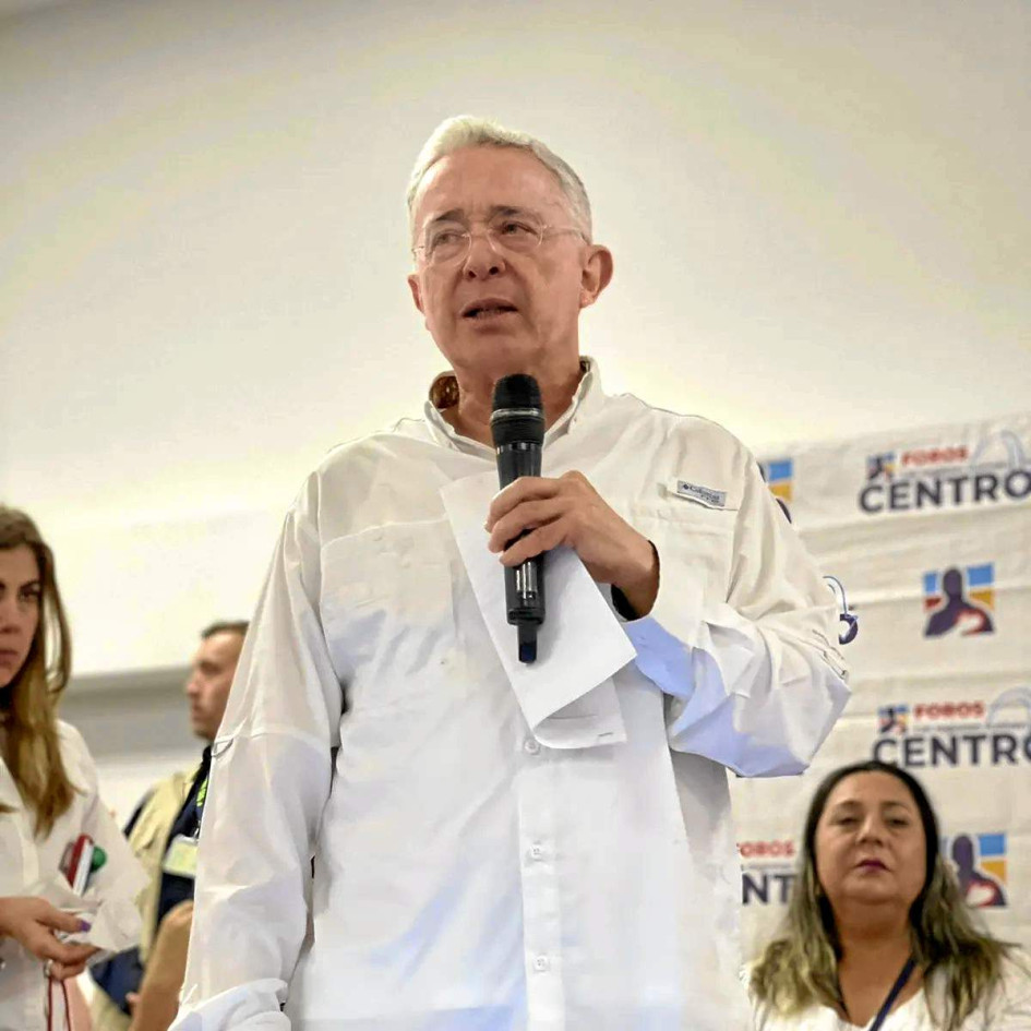 Foto | Centro Democrático | LA PATRIA Álvaro Uribe hizo la aclaración en un mitín en Florencia (Caquetá).