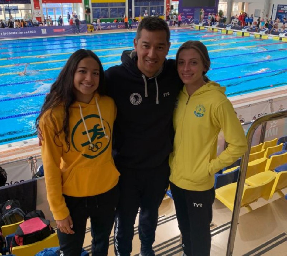 Stefanía Gómez, César Adolfo Delgado e Isabella Bedoya, en España.