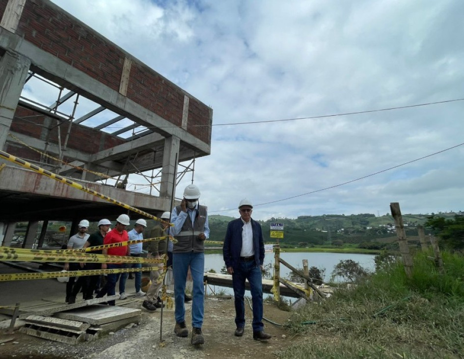 Baltazar Medina, Director de los Juegos Nacionales y Paranacionales, en el Centro Internacional de Aguas Abiertas en Chinchiná. Es la obra más adelantada de los Juegos, con el 70%.