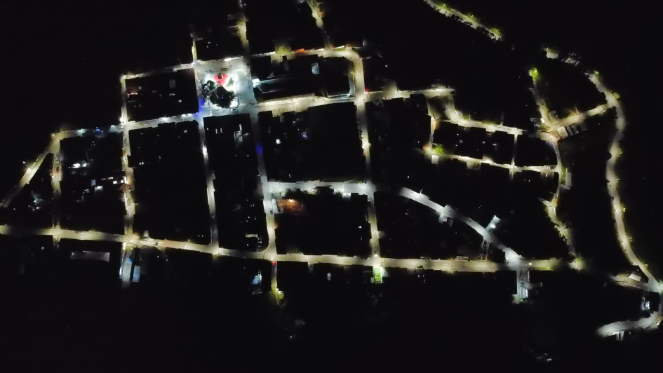 Vista aérea de la cabecera municipal de La Merced (Caldas), que estrena alumbrado público totalmente constituido por luminarias led.