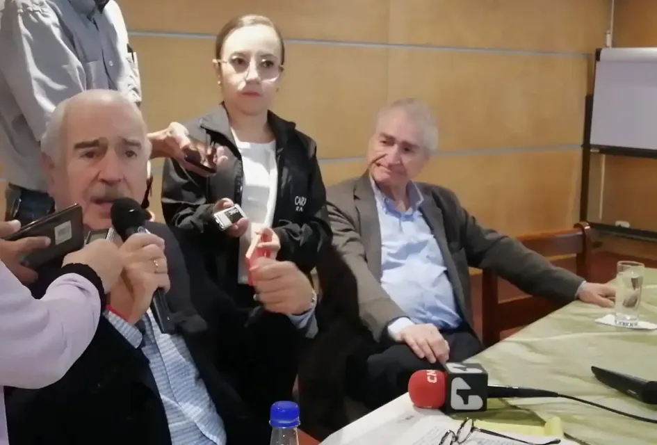 Andrés Pastrana acompañado del líder político caldense Ómar Yepes.