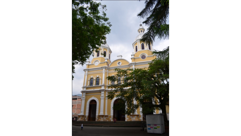 Intentan recuperar el color original del templo San Lorenzo de Supía.