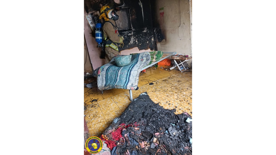 Así quedó la habitación de la casa incendiada.
