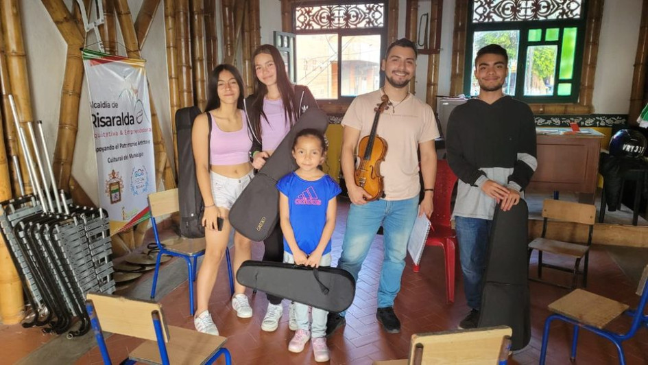 En Risaralda se inició el programa de capacitación para aprender a tocar varios instrumentos musicales.