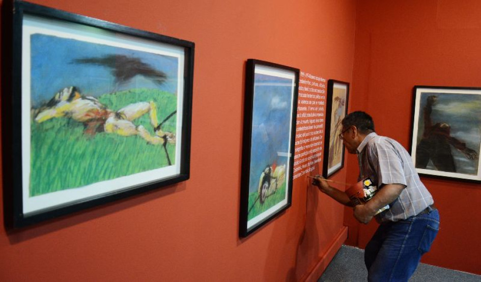 "Es una exposición muy recogida, muy íntima, donde se muestran estas obras que son pocas, pero es muy diciente de lo que él quiere expresar sobre la violencia que ejerció el Gobierno, a través de su Ejército sobre la Universidad Nacional y sobre los estudiantes", explica Alberto Moreno, curador del MAC.