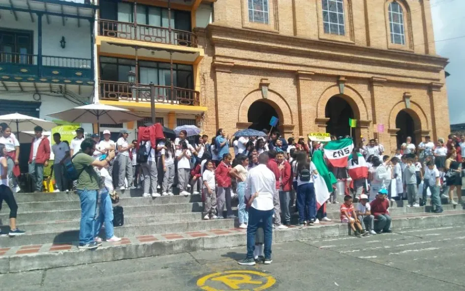 La manifestación la realizaron en la Plaza San Sebastián. 