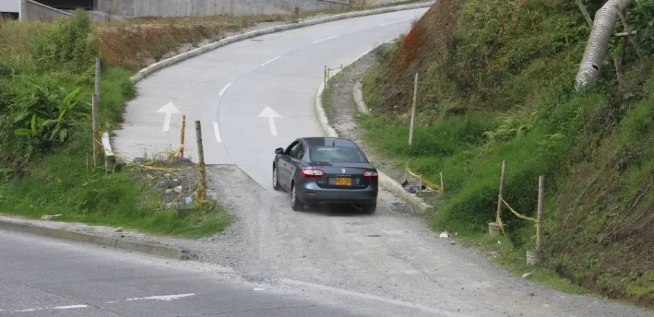 La Constructora Berlín, encargada del proyecto, asegura que intervendrá la vía cuando inicie la unidad 3 del proyecto.