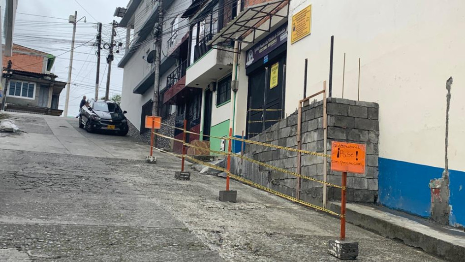 Los vecinos acudieron a las autoridades para impedir la construcción de la Iglesia en el andén.