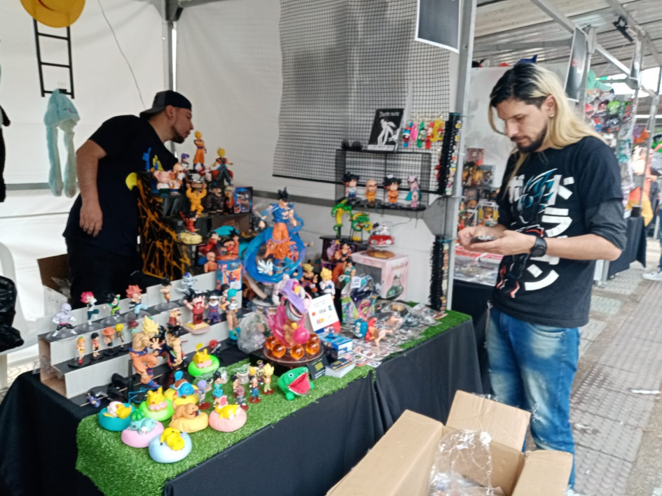 El Festival de Cómics del Eje Cafetero reúne por tres días y hasta este domingo a expositores de todo el país. Venden muñequitos de series animadas y exponen autos de series de televisión populares.