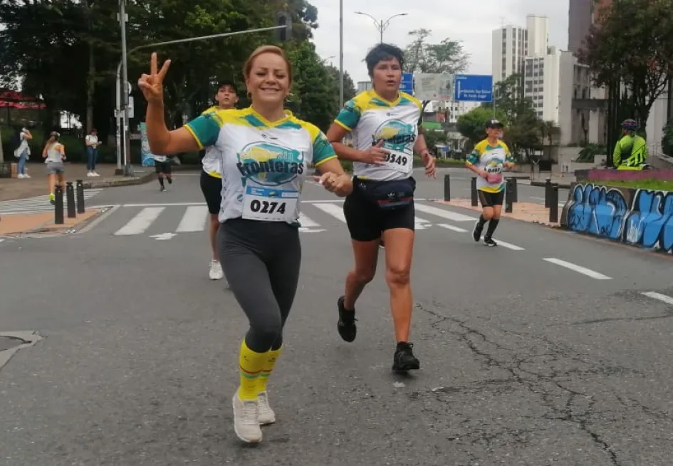 Los atletas en su paso por El Cable. 