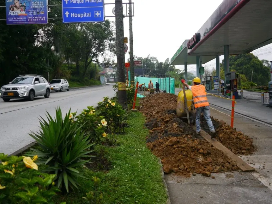 Intervienen la calzada aledaña a la estación de gasolina. Con recursos de Regalías.