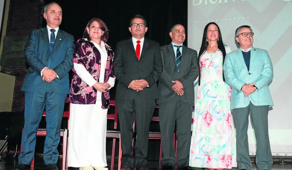Los decanos, junto al rector Fabio Arias, durante el acto de posesión.