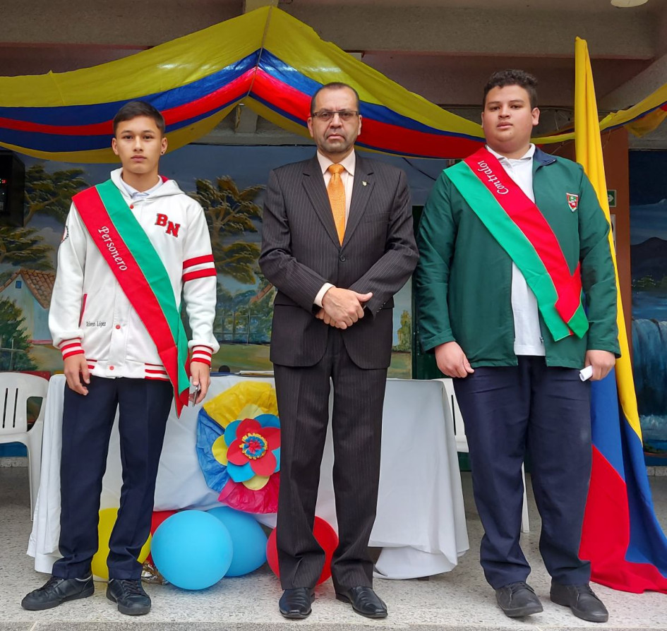 Personero estudiantil, Darwin Andrés Moncada; rector, José Duván González, y Jaime Andres Flórez, contralor estudiantil.
