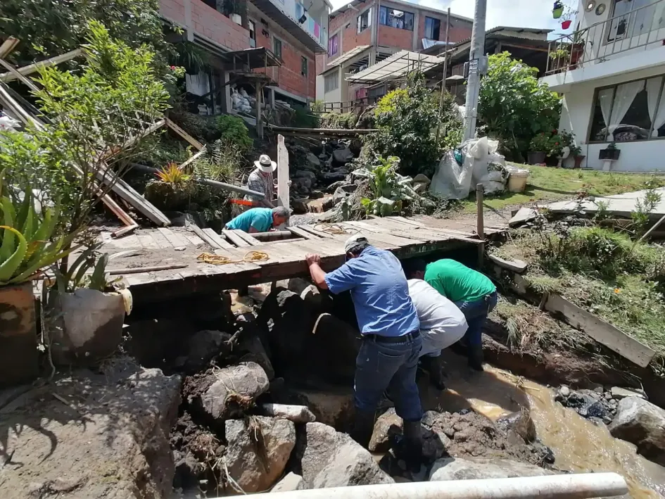 La quebrada que se desbordó ayer en Gallinazo (Villamaría). 