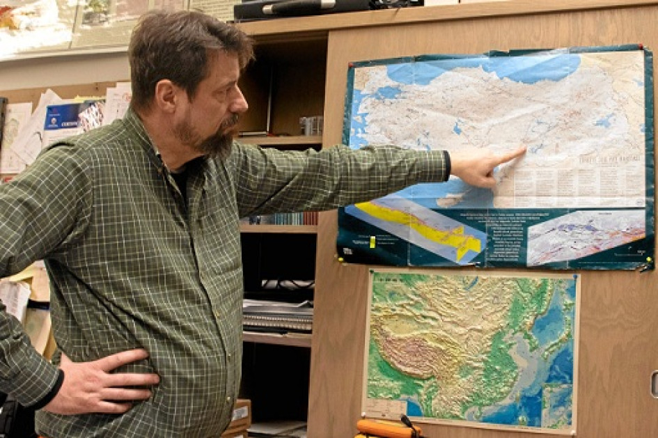 Foto | EFE | LA PATRIA Eric Sandvol, profesor de geología de la Universidad de Missouri (EE.UU.) y experto sismólogo.