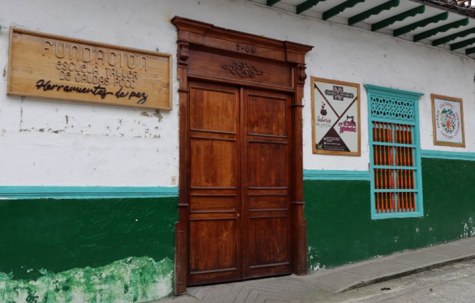 Entrada a la Fundación Escuela Taller de Caldas.