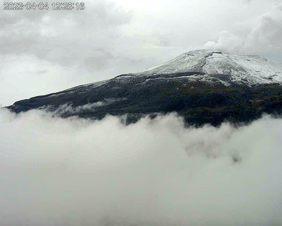 Así luce hoy el volcán Nevado del Ruiz desde el cerro Gualí.