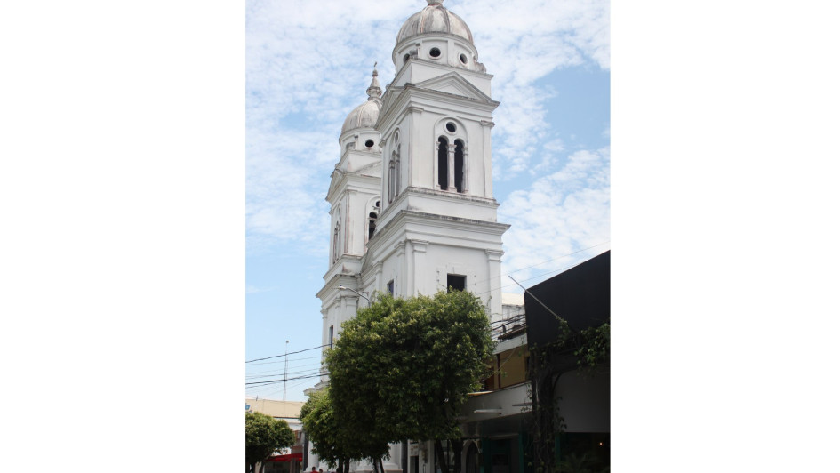 Un lateral de la Catedral de La Dorada.