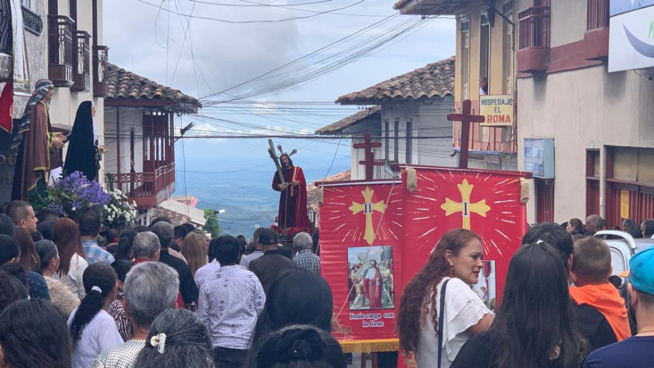 La procesión del viacrucis en Anserma ascendió por las empinadas calles de la también conocida como Abuela de Caldas. 