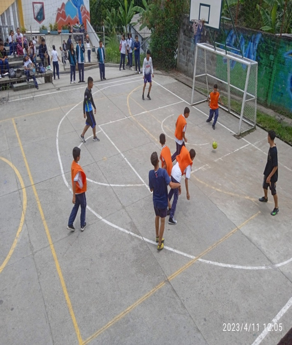 La I.E.R. San Peregrino realizó un partido de fútbol de interclases el 11 de abril, en el cual participaron los estudiantes de los grados sexto y décimo dos. En un segundo encuentro, décimo acabó llevándose su segunda victoria.