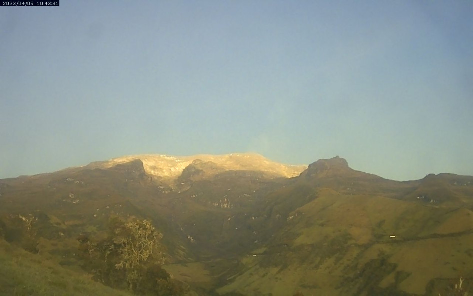 El volcán Nevado del Ruiz este domingo, desde la cámara de Lagunilla.