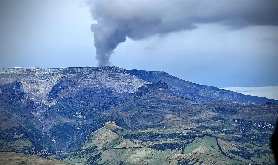 Imágenes del Volcán Nevado del Ruiz de ayer, 10 de abril. 